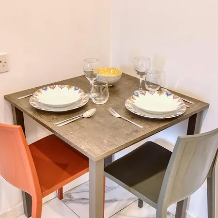 Stylish In Bay Square 2 Σεντ Πόλς Μπέι