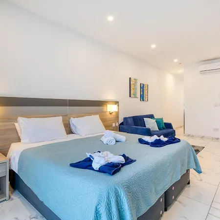 Stylish In Bay Square 2 *