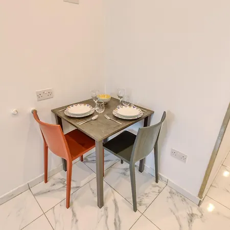 Apartment Stylish In Bay Square 2